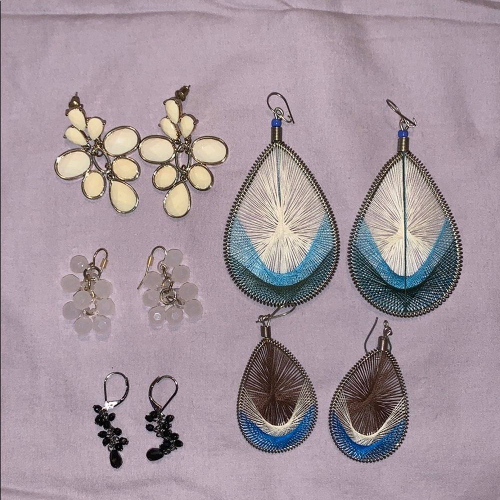 🔴 4/$20 Bundle: Assortment of earrings